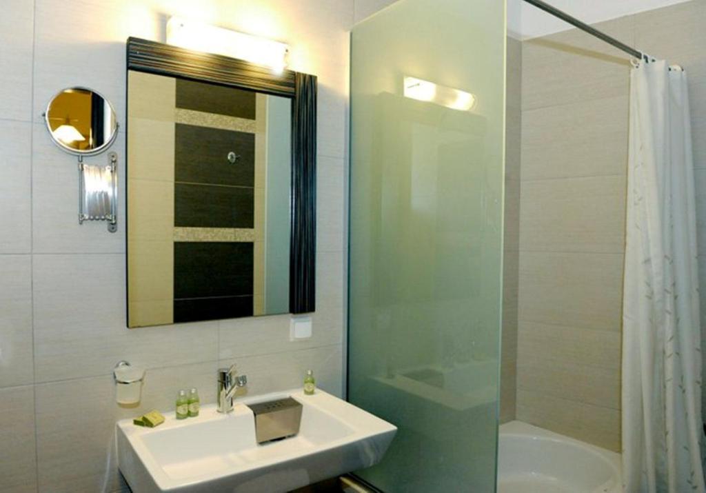 Hotel Aerolithos Adamantas  Habitación foto